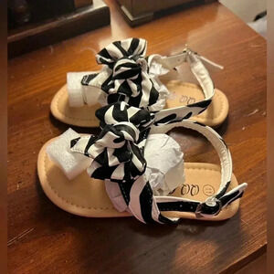 QQ Girls Toddler Size 11 Zebra Studded Bow Julia Sandal